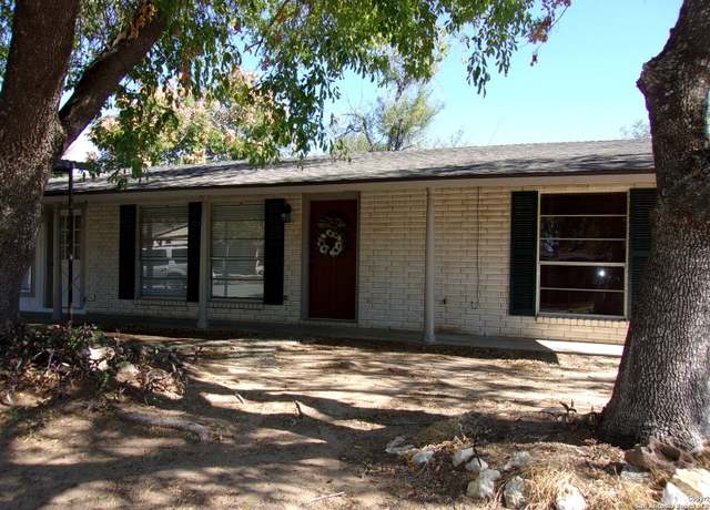 Property at 608 Val Verde Dr, Pleasanton, TX 78064-2430, 3 beds, 1 bath