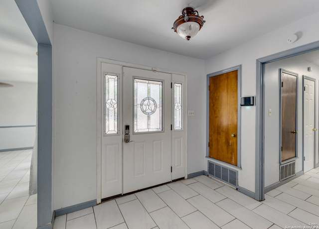 Property at 410 De Soto, Universal City, TX 78148, 3 beds, 2 baths