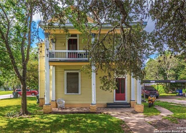 Property at 311 E Live Oak St, Seguin, TX 78155-6457, 7 beds, 6 baths