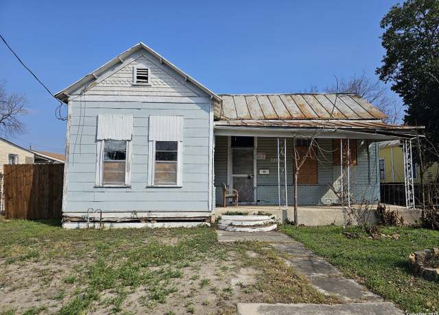 Property at 2204 S Presa, San Antonio, TX 78210, 3 beds, 1.5 baths