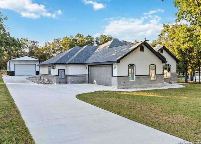 Property at 230 Cibolo Way, La Vernia, TX 78121, 3 beds, 2.5 baths