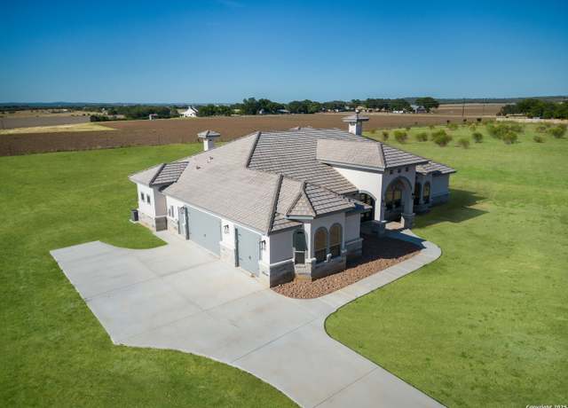 Property at 252 Venado Oaks, Castroville, TX 78009, 5 beds, 5 baths
