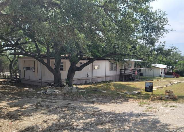 Property at 509 Royal Oak, Canyon Lake, TX 78133, 2 beds, 2 baths