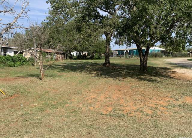 Property at 18 Waltom, Charlotte, TX 78011