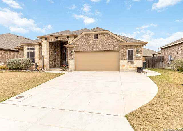 Property at 1025 Lone Cypress, New Braunfels, TX 78130, 4 beds, 3 baths