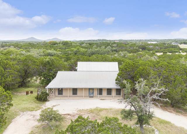 Property at 130 Ranch Rd, Pipe Creek, TX 78063, 3 beds, 2.5 baths