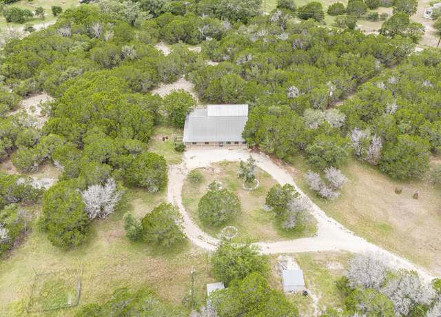 Property at 130 Ranch Rd, Pipe Creek, TX 78063, 3 beds, 2.5 baths