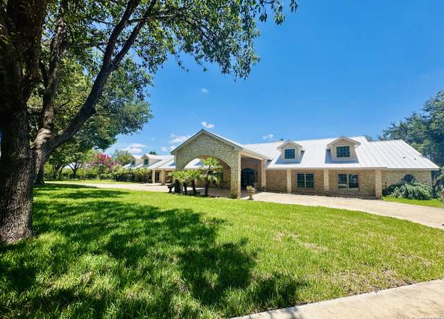 Property at 2234 Hwy 90 W, Castroville, TX 78009, 6 beds, 4.5 baths