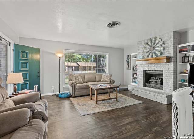Property at 1415 Dove Ln, Seguin, TX 78155, 3 beds, 2 baths