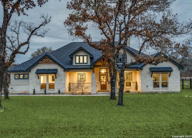 Property at 164 Crescent Rdg, Adkins, TX 78101, 4 beds, 3 baths