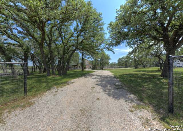Property at 510 Patten Dr, Johnson City, TX 78636