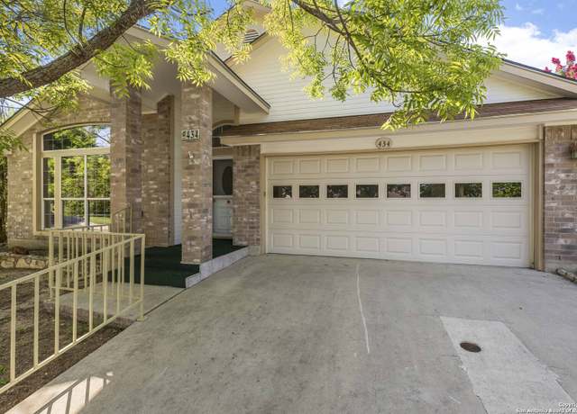 Property at 434 Vicksburg Ave, Kerrville, TX 78028, 3 beds, 2 baths