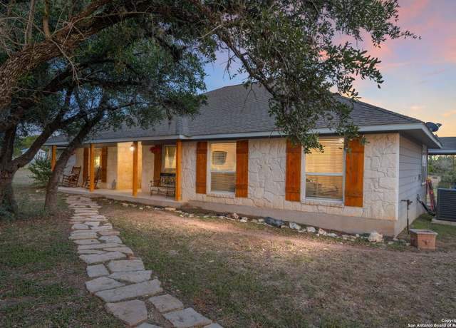 Property at 368 Oak Hls, Pipe Creek, TX 78063, 4 beds, 3 baths