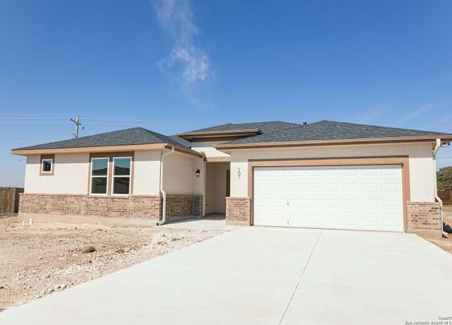 Property at 101 Growers Ave, Poteet, TX 78065, 4 beds, 2 baths