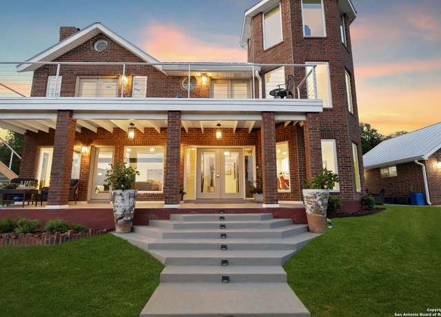 Property at 403 Sparkling Springs Dr, Boerne, TX 78006, 3 beds, 2.5 baths