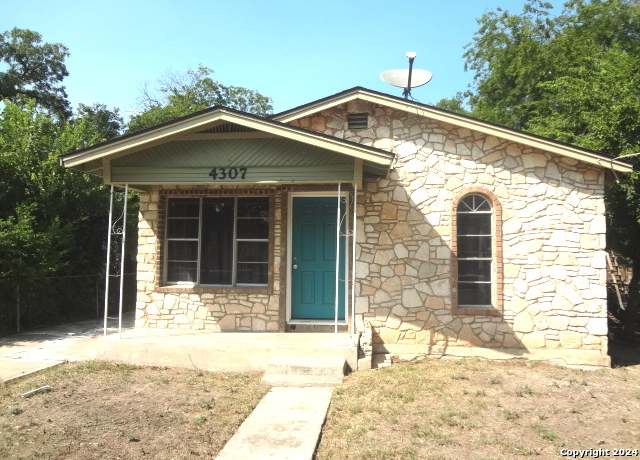 Property at 4307 Buena Vista St, San Antonio, TX 78237-2126, 3 beds, 1 bath