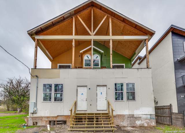 Property at 108 Spruce St, San Antonio, TX 78203-1374, 6 beds, 4 baths