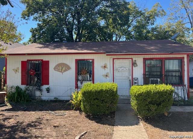 Property at 237 Juanita Ave, San Antonio, TX 78237-3833, 3 beds, 1 bath