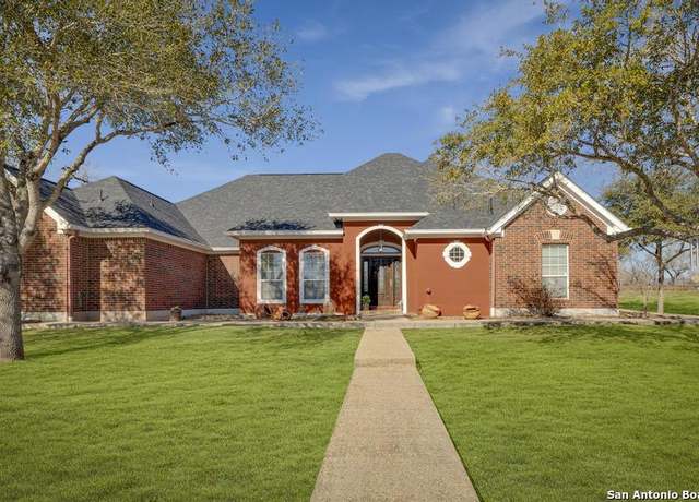 Property at 1007 Bluebonnet Ln, Adkins, TX 78101-2708, 4 beds, 3.5 baths