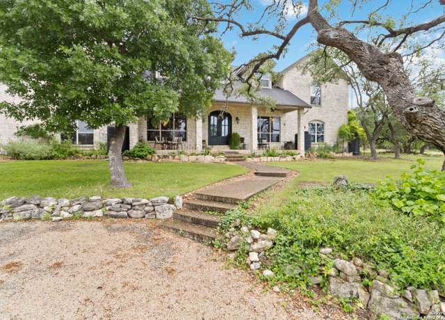 Property at 111 Kendall Oaks, Boerne, TX 78006, 6 beds, 5 baths