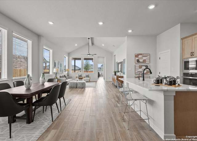 Property at 1670 Couser Ave, New Braunfels, TX 78132, 4 beds, 3 baths