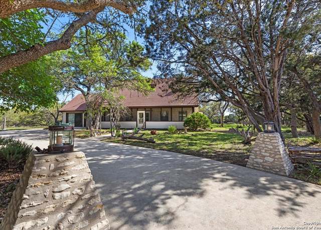 Property at 111 Circle Dr, Wimberley, TX 78676, 2 beds, 2 baths