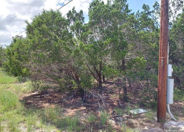 Property at 621 Glen Oaks Dr, Canyon Lake, TX 78133