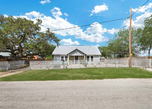 Property at 507 Hayden, Devine, TX 78016, 2 beds, 1 bath