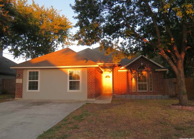 Property at 843 Hueco Dr, New Braunfels, TX 78130-2862, 4 beds, 2 baths