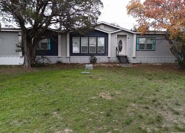 Property at 102 Robin Hill Vw, Kerrville, TX 78028, 3 beds, 2 baths