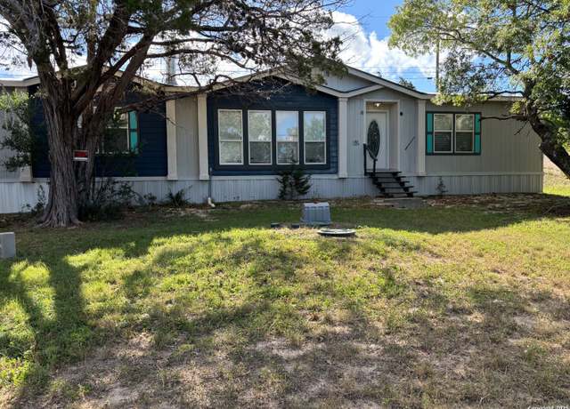Property at 102 Robin Hill Vw, Kerrville, TX 78028, 3 beds, 2 baths