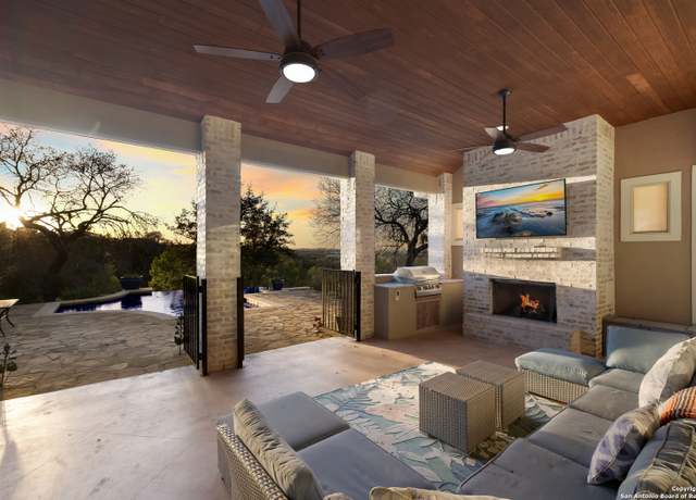 Property at 200 Menger, Boerne, TX 78006, 4 beds, 5.5 baths