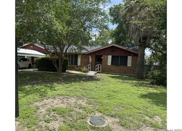 Property at 1149 Spruce, Seguin, TX 78155, 3 beds, 2 baths