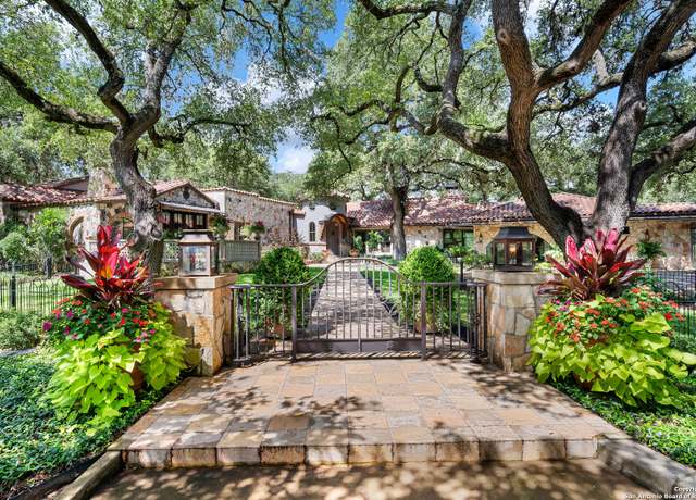 Property at 220 N School St, Boerne, TX 78006, 5 beds, 6 baths
