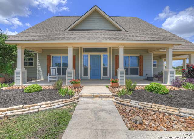Property at 2048 E Martindale, Seguin, TX 78155, 3 beds, 3 baths
