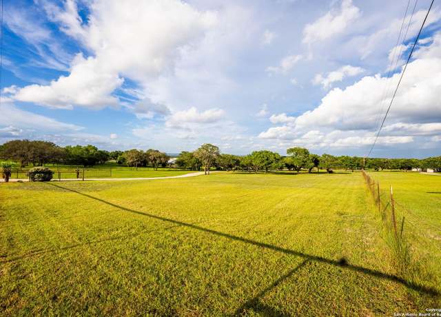 Property at 307 Pecan Pkwy, Boerne, TX 78006-7962, 3 beds, 2 baths