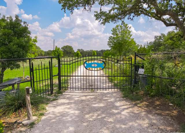 Property at 1060 Demi John Bend Rd, Canyon Lake, TX 78133-5934, 9 beds, 6 baths
