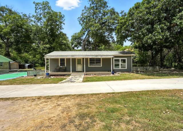 Property at 695 Albert, New Braunfels, TX 78130, 2 beds, 1 bath