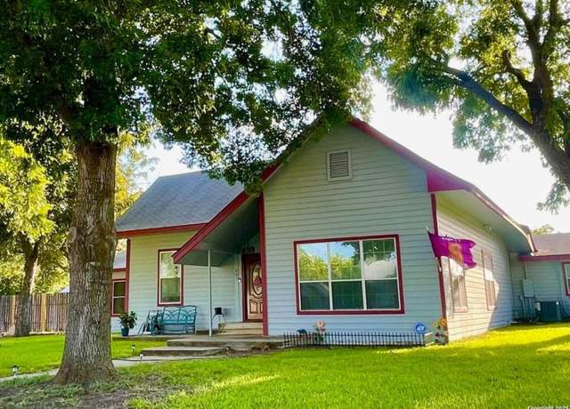 Property at 205 S San Antonio, Sabinal, TX 78881, 4 beds, 3.5 baths