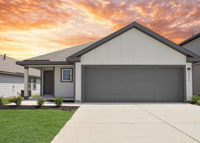 Property at 8810 Black Oak Dr, Elmendorf, TX 78112, 3 beds, 2 baths