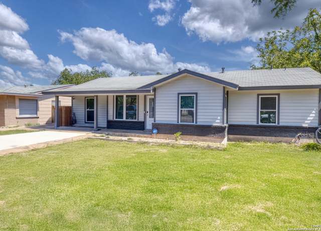 Property at 208 W Sabinal, Uvalde, TX 78801, 3 beds, 2 baths