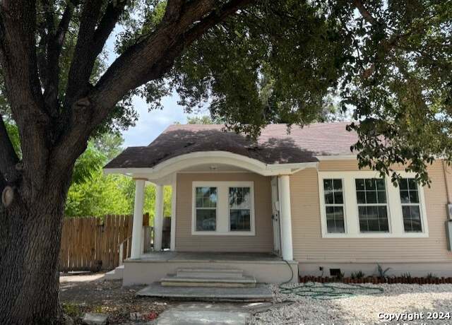 Property at 1634 W Craig Pl, San Antonio, TX 78201-5429, 3 beds, 2 baths