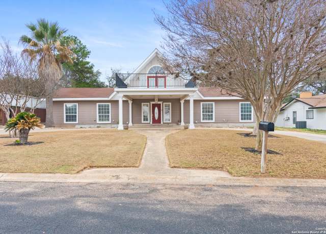 Property at 229 W Malone Dr, Devine, TX 78016-1006, 5 beds, 2 baths