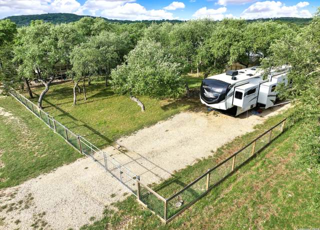 Property at 690 Private Road 1511, Bandera, TX 78003