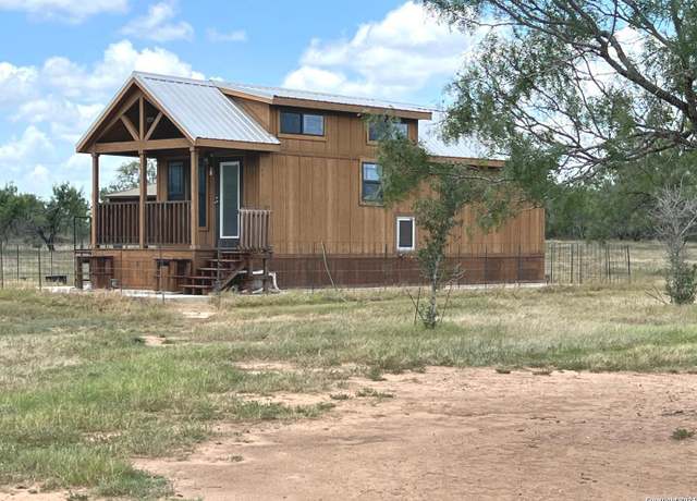 Property at 8136 Leal Rd, Pleasanton, TX 78064, 1 bed, 1 bath