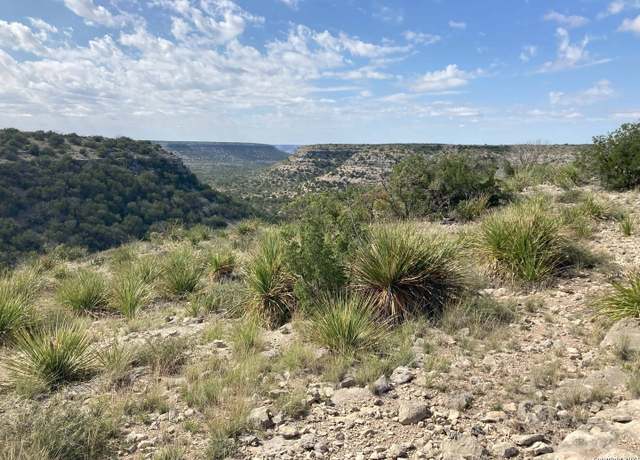 Property at 985 County Road 414, Ozona, TX 76943, 2 beds, 1 bath