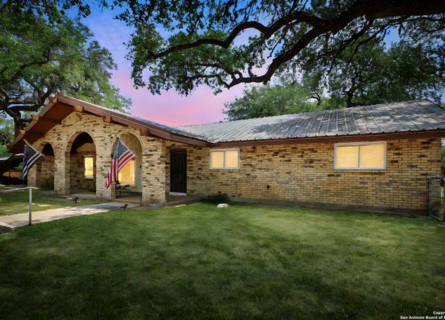 Property at 102 Southgate, Pleasanton, TX 78064, 3 beds, 2.5 baths