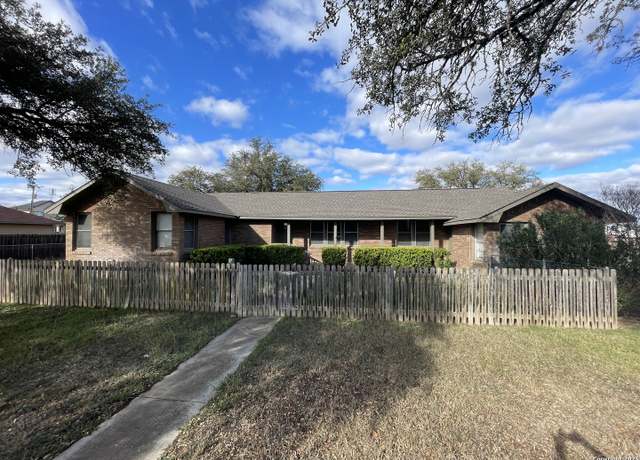 Property at 506 30th St, Hondo, TX 78861-3502, 3 beds, 2 baths