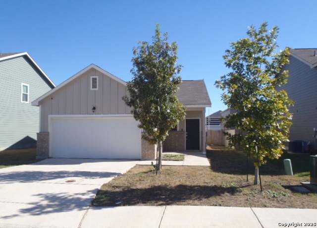 Property at 2561 Hiddenbrooke, Seguin, TX 78155, 3 beds, 2 baths