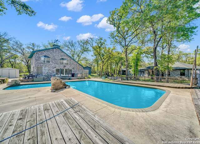 Property at 202 Oak Bnd, La Vernia, TX 78121, 3 beds, 2 baths